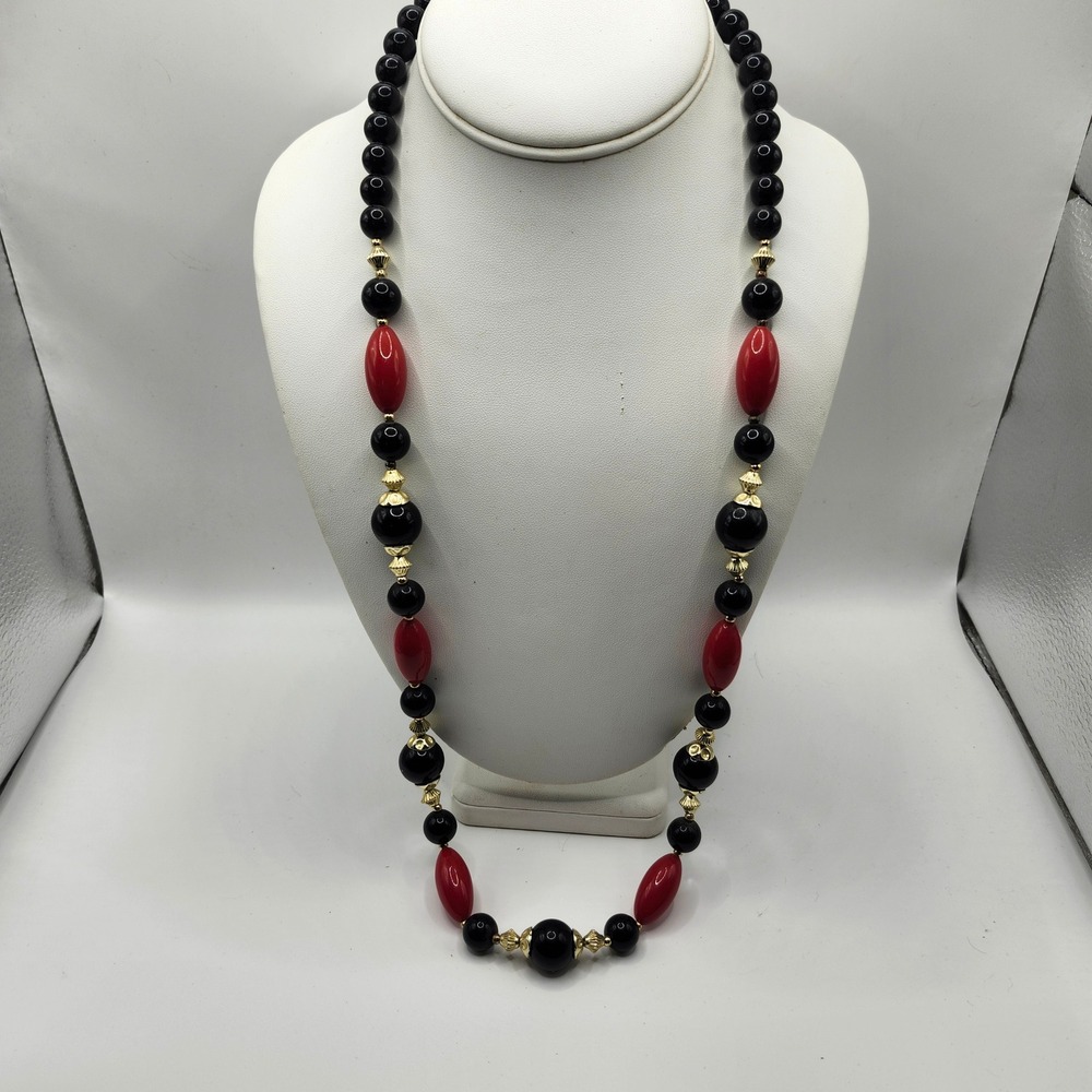 Vintage Black and Red Beaded Necklace Gold Tone Accents‎ Oval and Round Beads